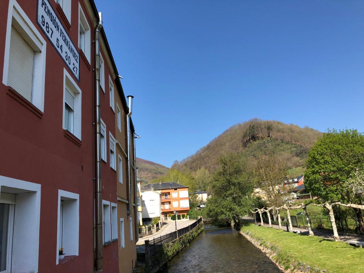 Pension Fernandez Vega de Valcarce Buitenkant foto
